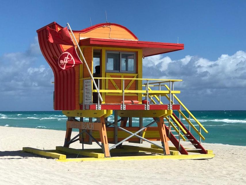 Las banderas rojas indican que est&aacute; prohibido el uso de la playa.&nbsp;