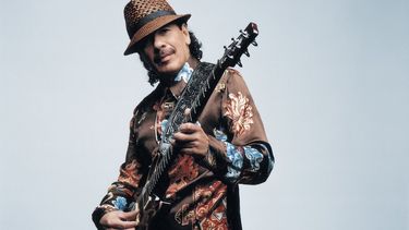 Carlos Santana anuncia su nuevo disco en el que colaboran Gloria Stefan, Lila Downs, Pitbull y Romeo Santos, entre muchos otros. (CORTESÍA)