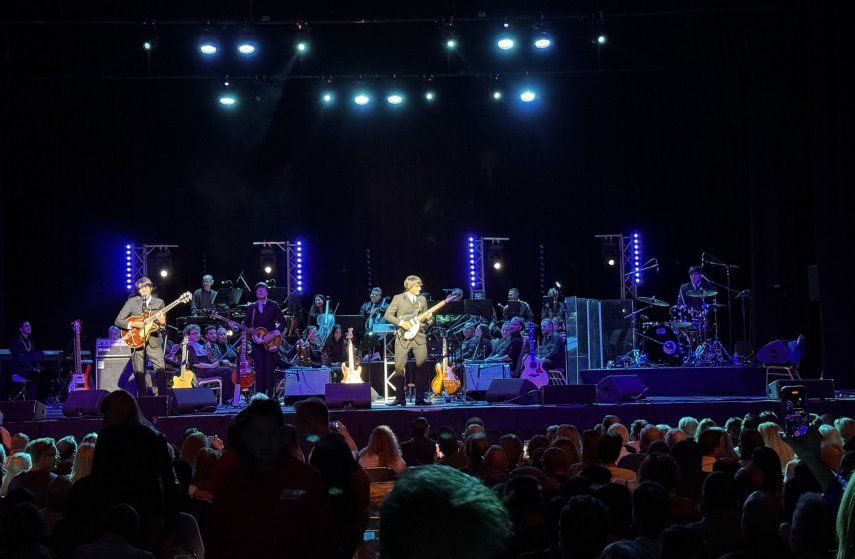 The Beatles Experience, un espectáculo de The Jukebox Beatles Tribute y la Royal Symphony Orchestra, en el James L. Knight Center de Miami.&nbsp;&nbsp;