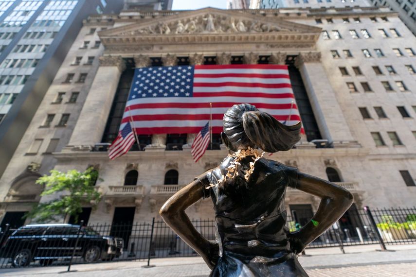 Estatua frente al edificio de la Bolsa de Nueva York.