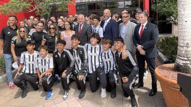 Esteban Bovo, alcalde de Hialeah, anuncia la llegada de MLS Next a la ciudad.&nbsp;