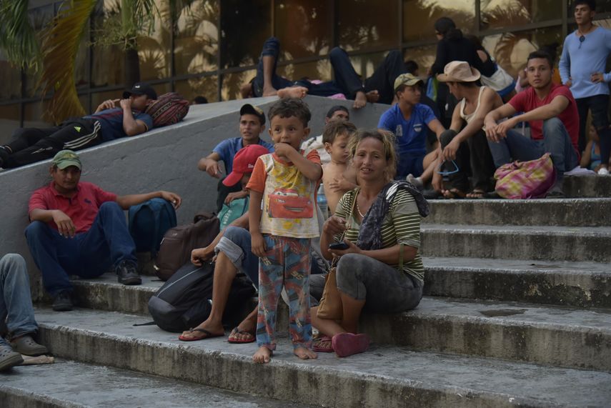 El presidente Donald Trumpm acusó hoy a las autoridades mexicanas de ser incapaces de detener la&nbsp;caravana&nbsp;de inmigrantes procedentes de Honduras.
