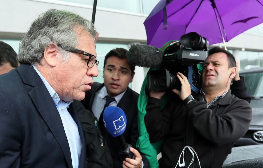 El secretario general de la OEA, Luis Almagro, llega a Bogotá el miércoles 12 de septiembre de 2018.