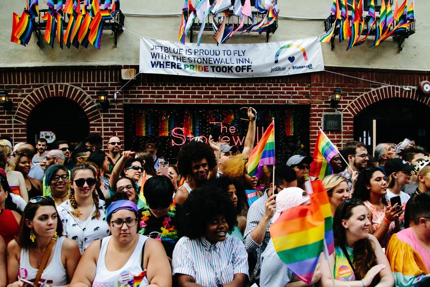 Miles de personas festejan el Desfile del Orgullo Gay en la ciudad de Nueva York.