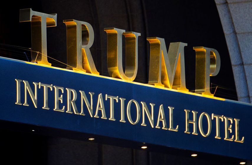 Logo del hotel Trump en Washington DC.