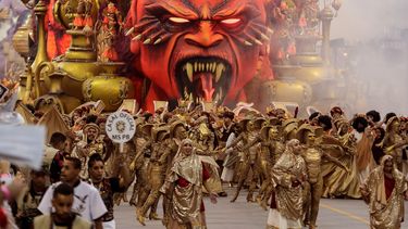 Pese a la lluvia, aunque fina, que prácticamente no cesó en todo el día en Río de Janeiro, el Cordao da Bola Preta congregó a cerca de 1,5 millones de personas en un desfile que comenzó en la Plaza Quince.