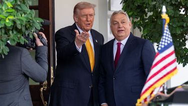 El primer ministro de Hungría, Víctor Orbán, es recibido por el presidente de EEUU Donald J. Trump.