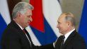 Los gobernantes Miguel Díaz-Canel y Vladimir Putin, de Cuba y Rusia, respectivamente, se dan la mano después de sus conversaciones en el Kremlin en Moscú, Rusia, el viernes 2 de noviembre de 2018. Los gobernantes Miguel Díaz-Canel y Vladimir Putin, de Cuba y Rusia, respectivamente, se dan la mano después de sus conversaciones en el Kremlin en Moscú, Rusia, el viernes 2 de noviembre de 2018.