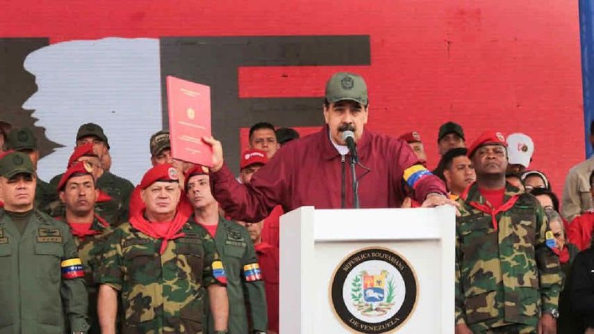 El dictador Nicolás Maduro en un evento junto a representantes del alto mando militar de Venezuela.