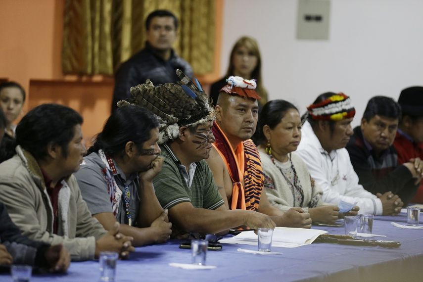 Líderes indígenas acuden a una mesa de diálogo con el presidente Lenín Moreno en Quito, Ecuador, el domingo 13 de octubre de 2019.