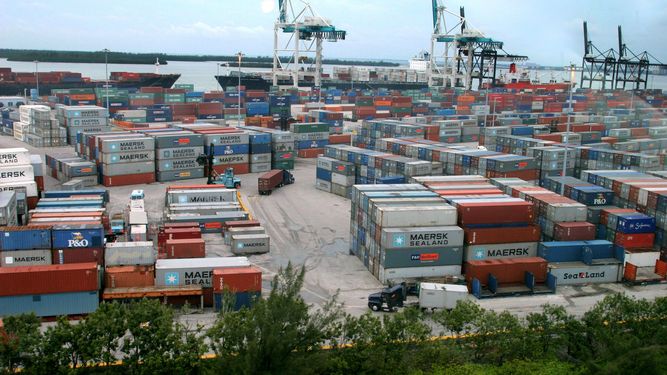 El puerto de Miami es uno de los motores de la economía de la Florida.