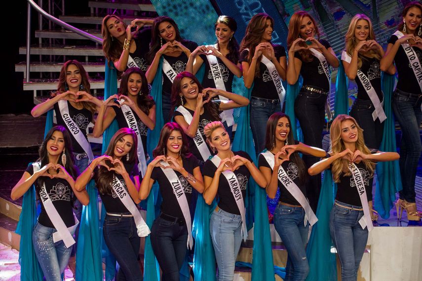 Un grupo de candidatas al certamen de belleza&nbsp;Miss&nbsp;Venezuela&nbsp;participa en un ensayo como parte de su presentación.