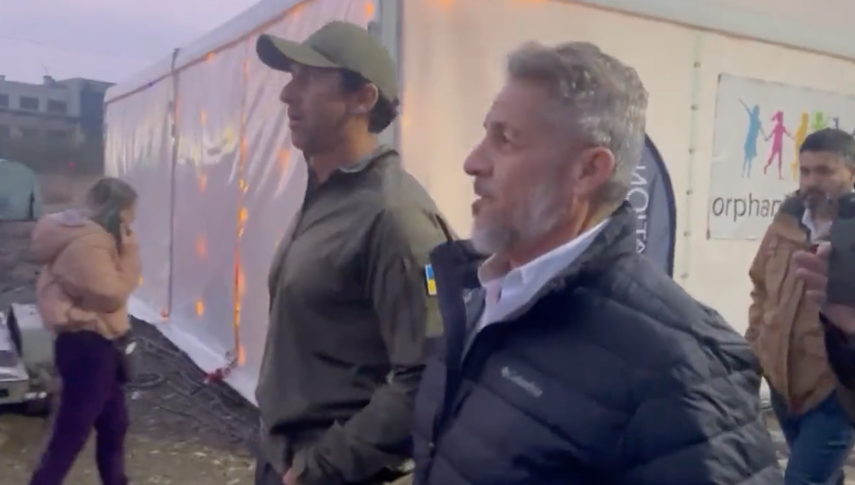 José Pepe Díaz, presidente de la Comisión de Miami-Dade, visita la frontera de Ucrania con Polonia.&nbsp;