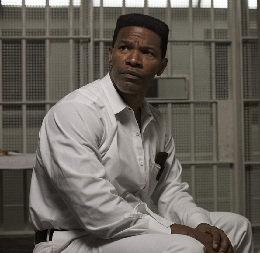 En esta imagen difundida por Warner Bros Pictures, el actor Jamie Foxx en una escena de la pel&iacute;cula Just Mercy.&nbsp;