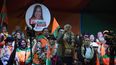 Carlos Mesa, principal candidato opositor a la Presidencia de Bolivia, habla durante un m&iacute;tin.
