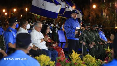 El dictador Daniel Ortega en un acto en el que le acompañan jefes de la Policía y del Ejército, ambos señalados de participar en la represión y crímenes cometidos por el régimen sandinista.