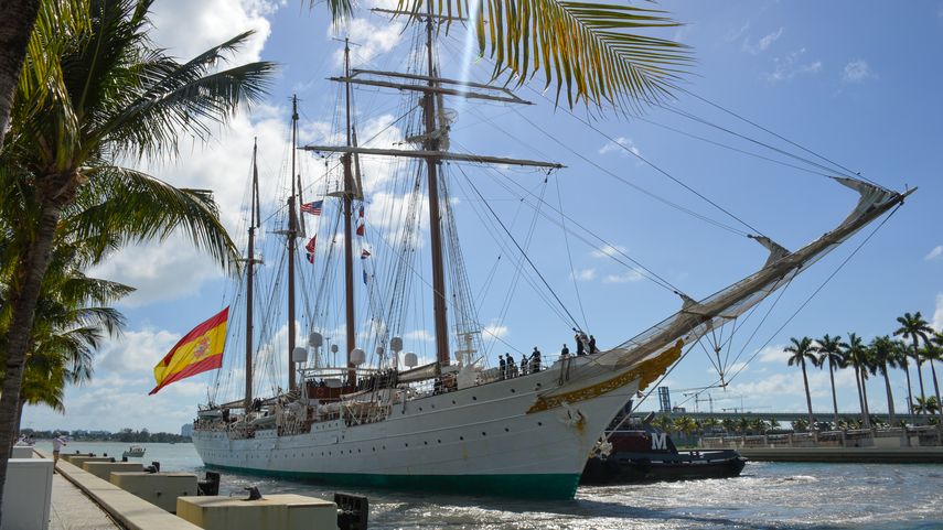 Vista parcial del buque de la Armada espa&ntilde;ola Juan Sebasti&aacute;n de Elcano, en Miami.