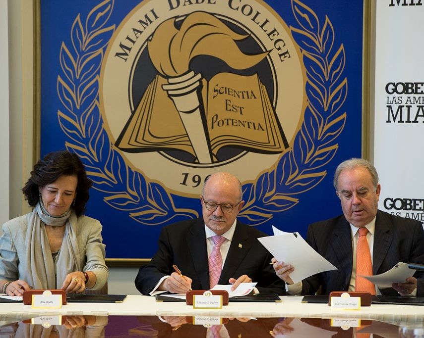 Ana Patricia Botín, presidenta ejecutiva del Banco Santander; Eduardo Padrón, presidente de MDC, y José Varela Ortega, presidente de la Fundación Ortega y Gasset. (Álvaro Mata)