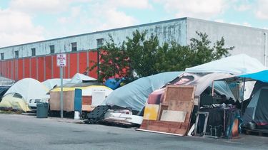 En condiciones infrahumanas decenas de exconvictos por abuso sexual de menores esperan la solución a su problema.