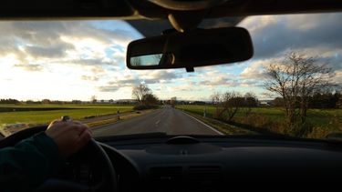 Un conductor debe cuidar las vidas que lleva dentro de su vehículo y no beber alcohol antes ni correr por las vías &nbsp;