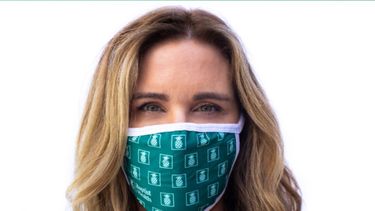 La diseñadora hispana Alina Villasante fue elegida por el Baptist Health para formar parte y ser imagen de la campaña llamada Mask up South Florida. 