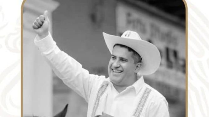 El alcalde mexicano Carlos Manzo recibió hasta seis disparos y fue trasladado aún con vida en una ambulancia al Hospital Fray Juan de San Miguel, donde murió el 1 de noviembre