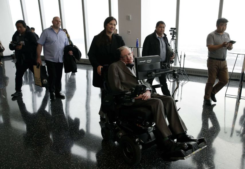 El astrofísico Stephen Hawking presentó este martes en Nueva York un proyecto de exploración del Universo (EFE)