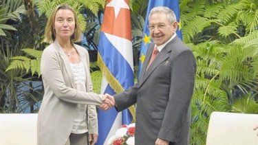 Mogherini se reúne con Raúl Castro durante su visita a Cuba en 2018. &nbsp;