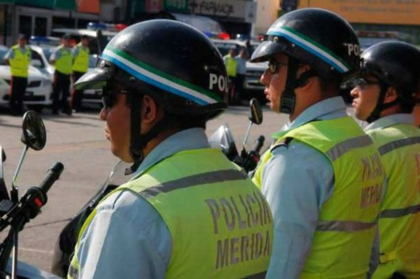 La decisión prohíbe a los cuerpos policiales afectados la  prestación de servicios, así como la adquisición de armas, municiones y  equipamiento básico durante el tiempo que dure la intervención; 180  días, prorrogable a 90 más.