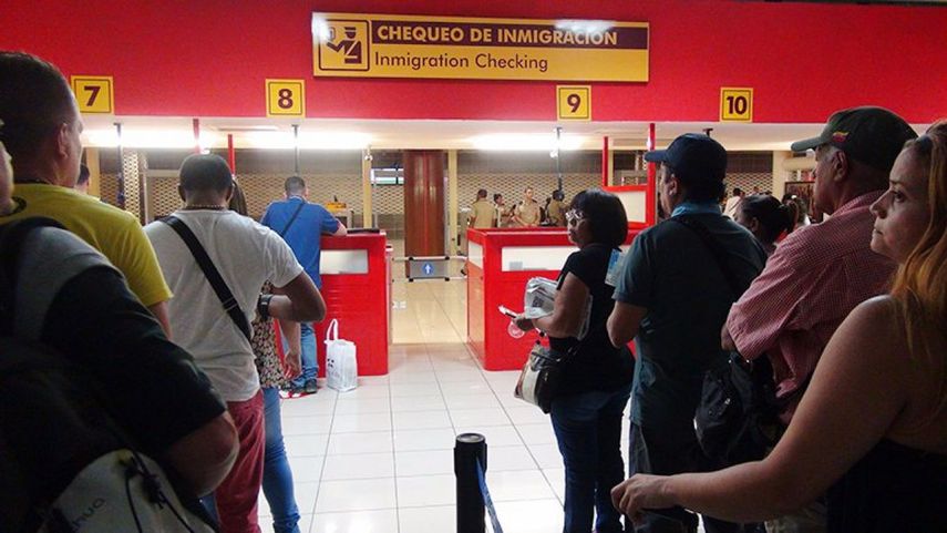 Imagen de las cabinas de inmigración del Aeropuerto Internacional José Martí, en La Habana.
