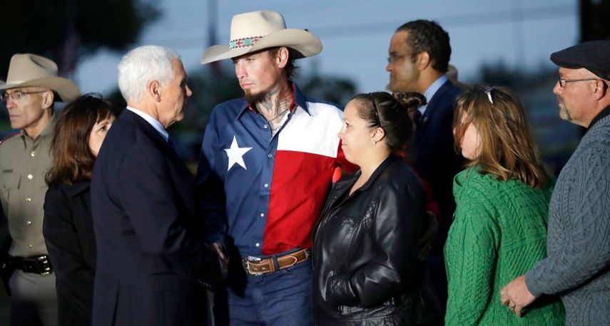 En la visita, Pence estuvo acompañado de su esposa Karen.