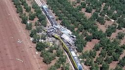 Imagen aérea del accidente entre los dos trenes en Italia. (EFE)