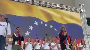 Daniella Levine Cava, alcaldesa de Miami-Dade, junto a la comunidad venezolana.&nbsp;
