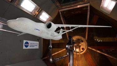 Un modelo del avión X-66 con una envergadura de casi 6 pies se colocó en el túnel de viento de baja velocidad de 12 pies en el Centro de Investigación Langley de la NASA.&nbsp;