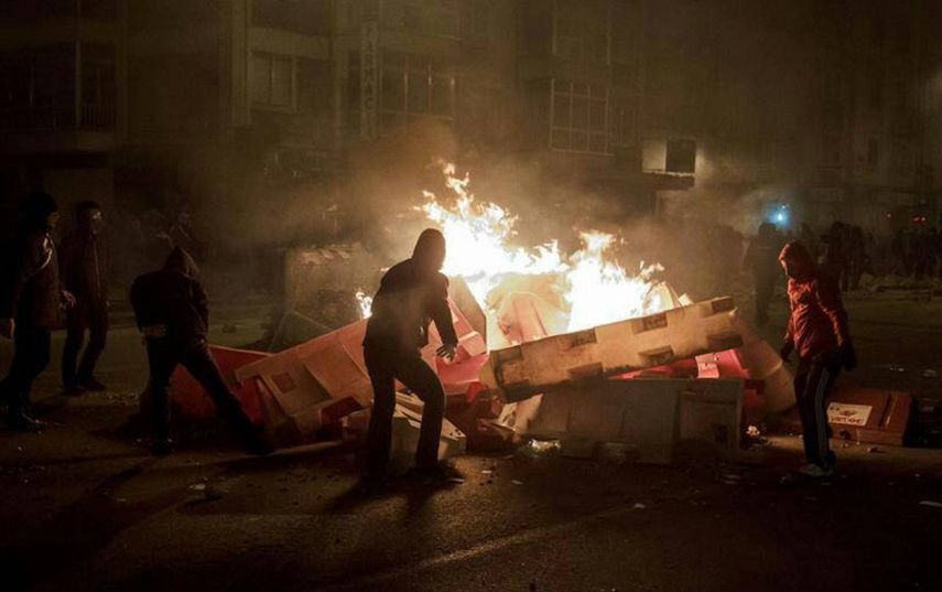 Los residentes en el sector de La Isabélica de Valencia, estado de Carabobo, bloquearon las vías e incendiaron neumáticos.