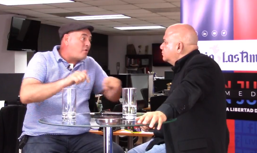 El opositor cubano Miguel A Aldana Ruiz junto a Juan Juan Almeida.