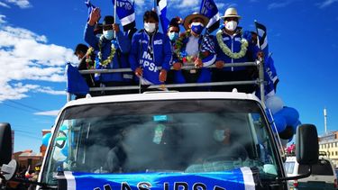 Evo Morales ha tenido que salir a hacer campaña política para las elecciones de gobernadores y alcaldes del próximo 7 de marzo porque las encuestas revelan que su partido no es favorito.&nbsp;