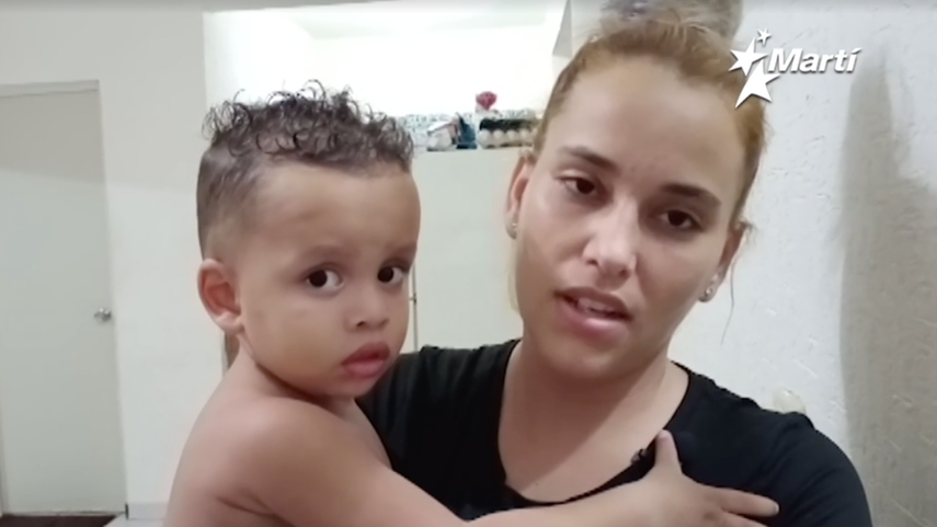 Gladys Pérez junto a su hijo Darién.&nbsp;