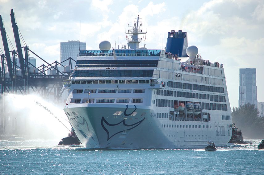La embarcación Adonia lleva a bordo unos 700 vacacionistas, entre los que sólo se encuentra “de media docena a una docena de cubanos o cubanoamericanos”, según afirmó el presidente de la compañía Arnold Donald. (JJ. BLANCO H.)