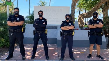 Oficiales de la Policía de Miami Beach.