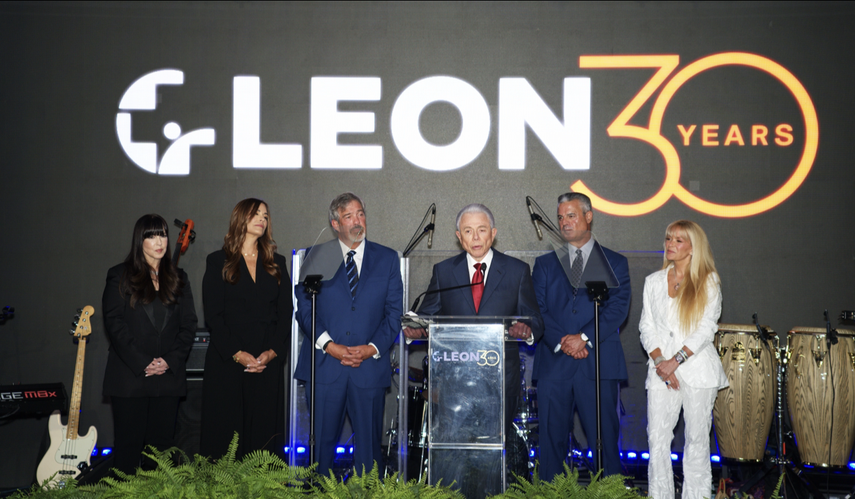 Benjamin León Jr. Benjamín León Jr., fundador de Leon Medical Centers y actual embajador de Estados Unidos en España y Andorra, durante su intervención en el acto de conmemoración.&nbsp;
