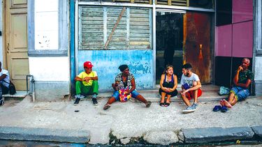 Muchos cubanos solo desayunan café, porque el pan que les toca por la libreta se los dan a sus hijos o nietos.