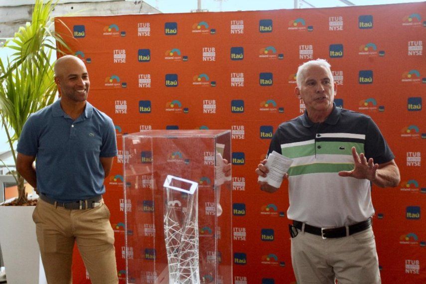 El director del  Abierto de Miami, James Blake (izq.), y el vicepresidente de IMG, Josh Ripple. 