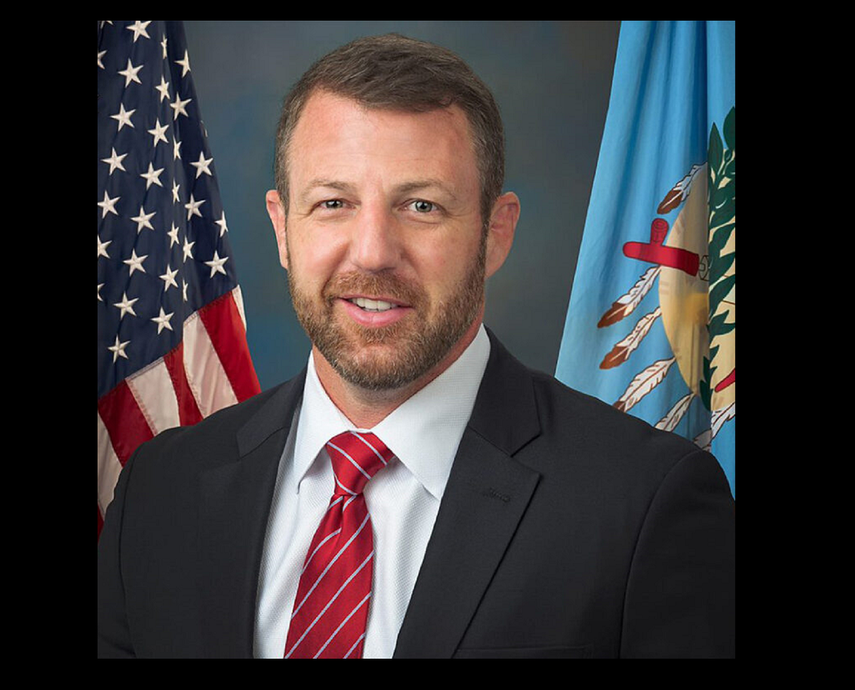 El presidente Donald Trump anunció que el senador republicano Markwayne Mullin, es su nuevo postulado como Secretario de Seguridad Nacional.&nbsp;