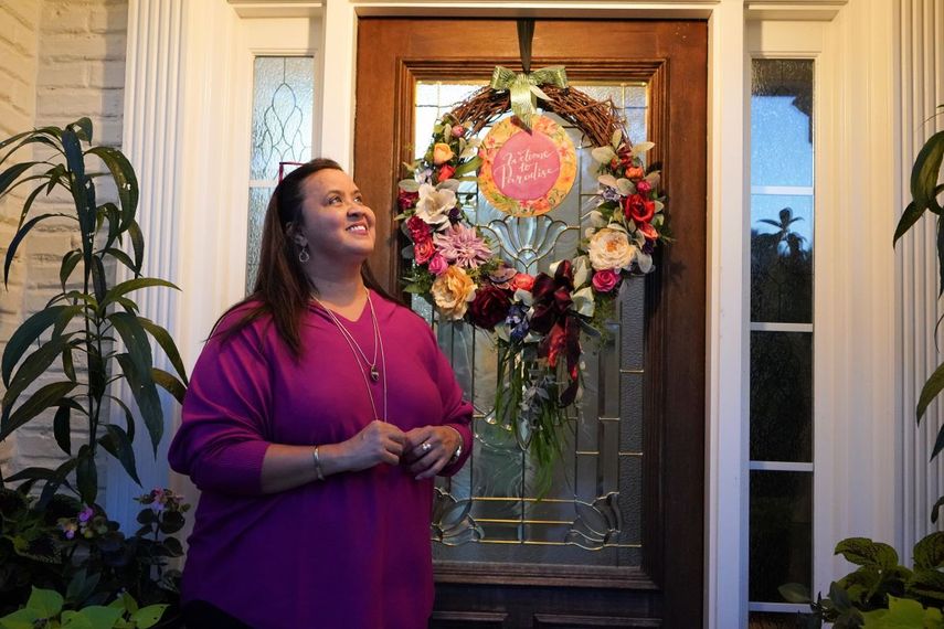 Johanna Valle, nacida en Nicaragua, posa para un retrato en Newnan, Georgia, el miércoles 20 de octubre de 2021.