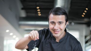 El chef Iván Holmquist es el responsable por las creaciones del menú del restaurante Aprile.