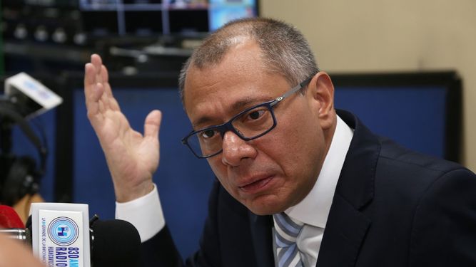 Glas ha asegurado que está sobrellevando un proceso politizado, e incluso ha denunciado un linchamiento mediático, y ha alegado su inocencia.