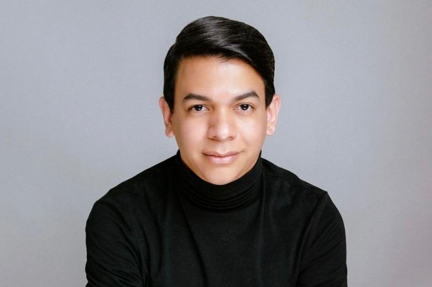 Oskarovsky Boyer, maquillista de gran trayectoria, quien ha usado su arte en muchas participantes y ganadoras del Miss Venezuela, Miss Teen Venezuela, actrices, personalidades para televisión, cine y campañas publicitarias