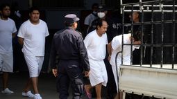 Una redada sin precedentes de presuntos pandilleros en El Salvador ha arrojado miles de sospechosos y trajo alivio a los ciudadanos sometidos a una ola de crímenes violentos.