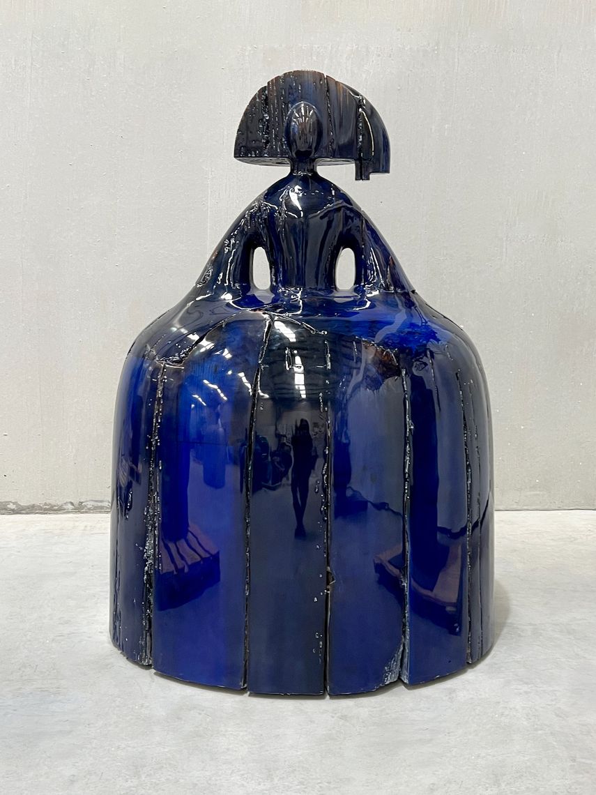 Reina Mariana Blue, 2025, pintura en madera.&nbsp;